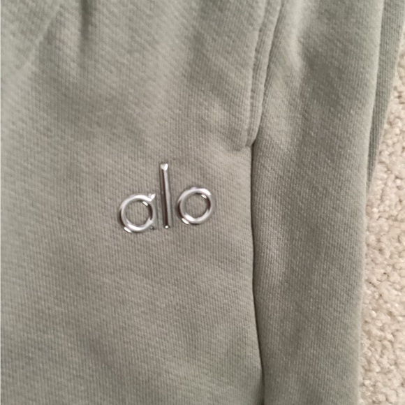 ALO accolade sweatpants (FINALPRICEDROP ) - Picture 7 of 8